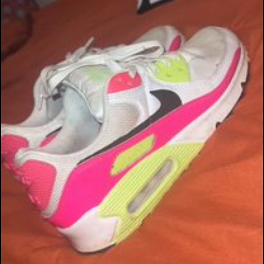 Women’s Nikes size 8.5